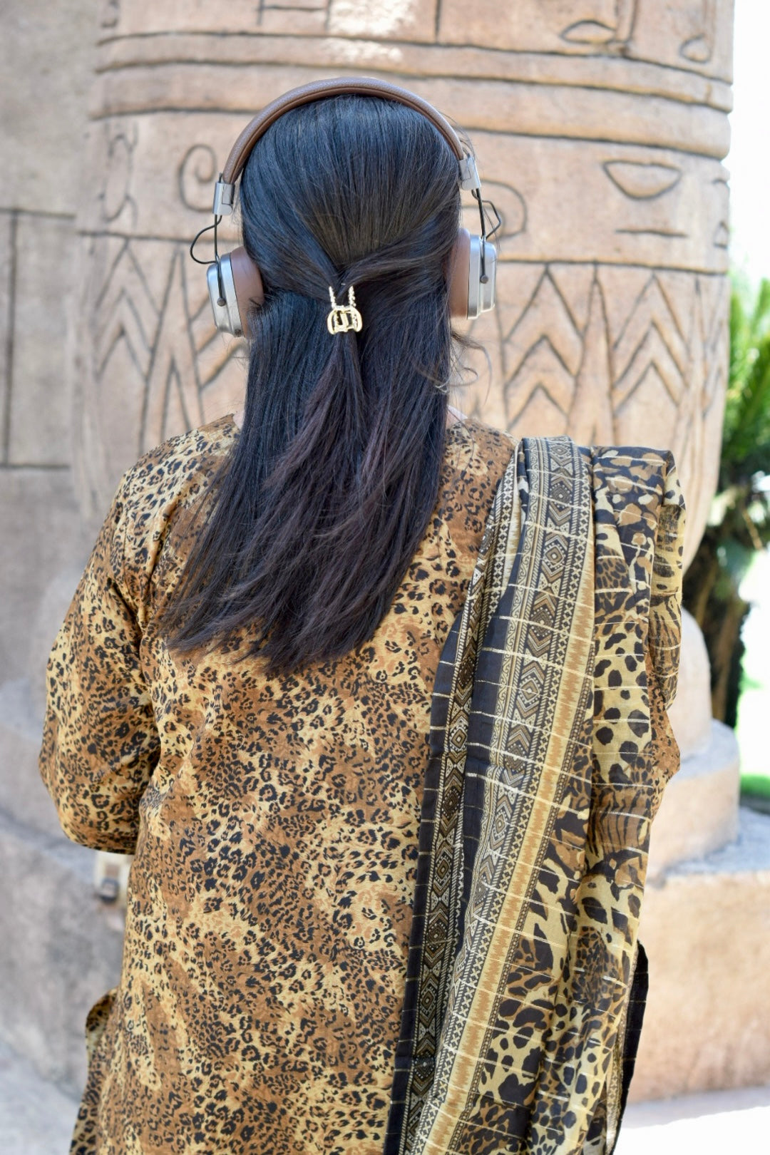 ZAREV – Sahara Nights: Earthy Leopard Motif Lawn 3-Piece Stitched Suit