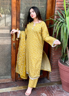 ZAREV – Mustard Blossom: Olive Mustard Floral Lawn 3-Piece Stitched Suit