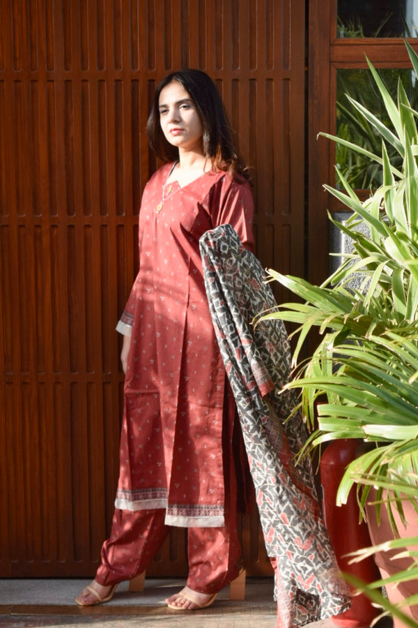 ZAREV – Azure Ikat: Maroon Geometric Motif Lawn 3-Piece Stitched Suit