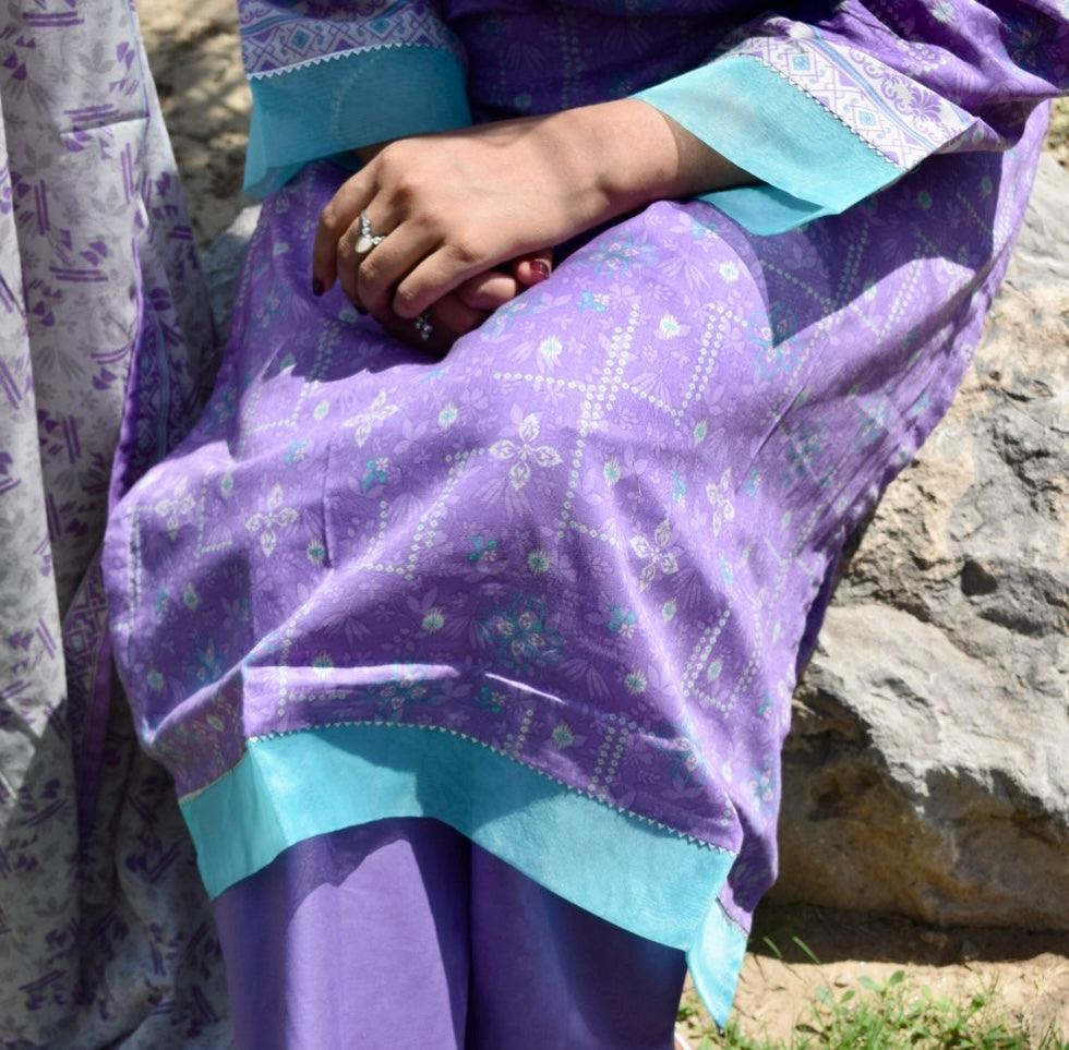 ZAREV – Lavender Dream: Amethyst Purple Floral Lawn 3-Piece Stitched Suit
