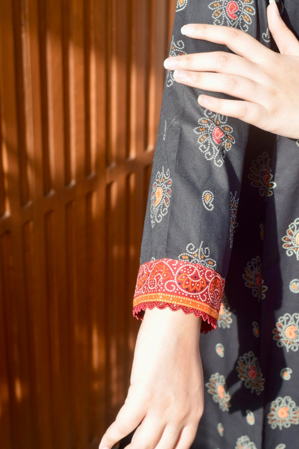 ZAREV – Teal Tapestry: Deep Teal Floral Lawn 3-Piece Stitched Suit