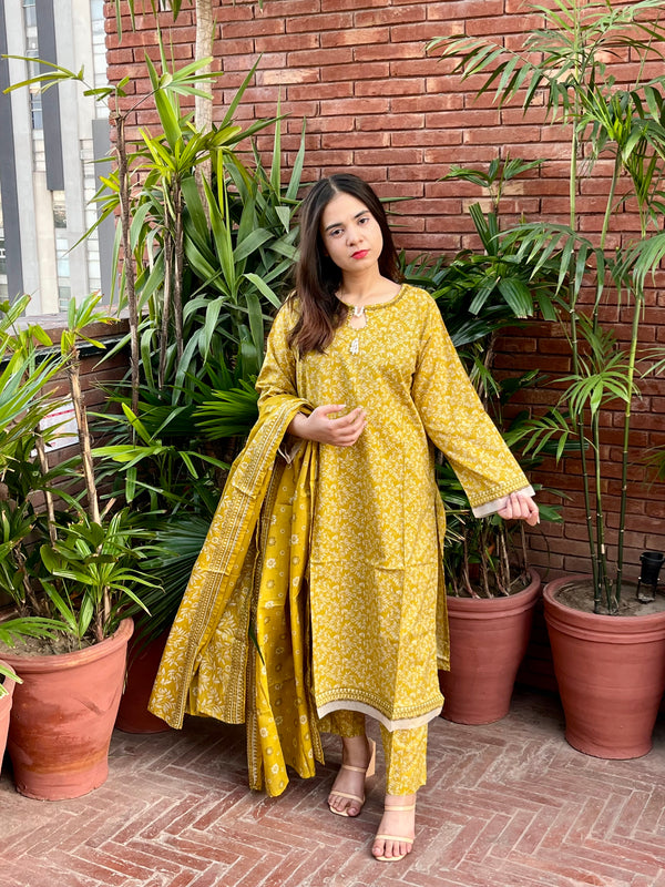 ZAREV – Mustard Blossom: Olive Mustard Floral Lawn 3-Piece Stitched Suit