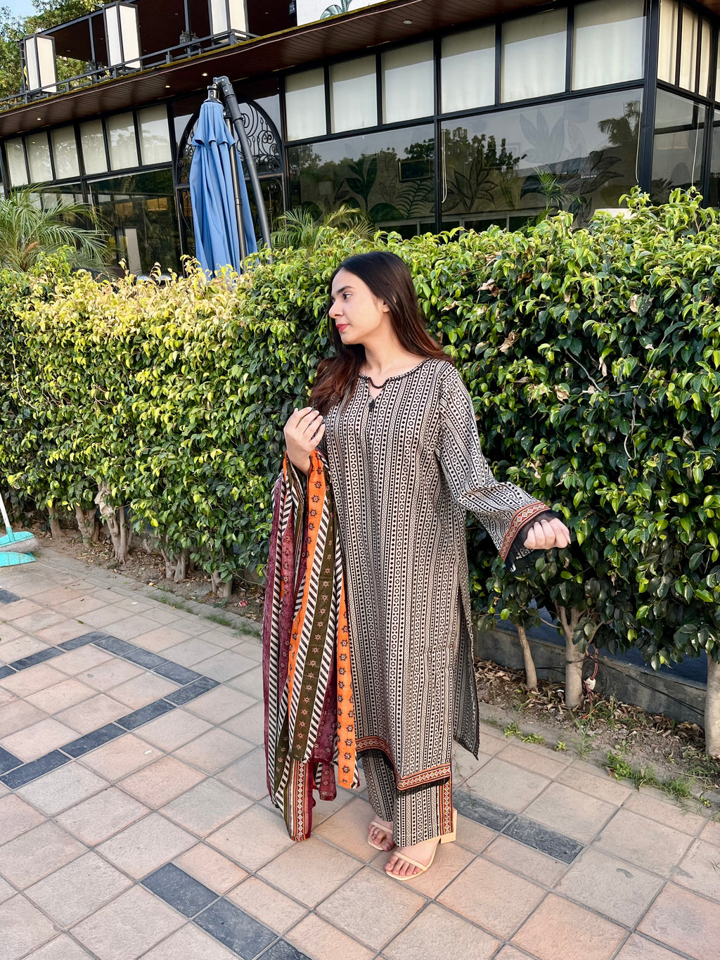 ZAREV – Monochrome Maze: Black & Ivory Geometric Lawn 3-Piece Stitched Suit