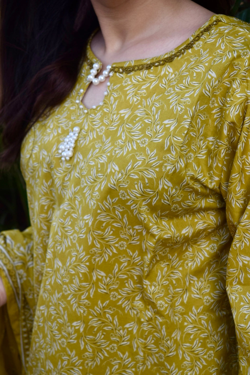 ZAREV – Mustard Blossom: Olive Mustard Floral Lawn 3-Piece Stitched Suit