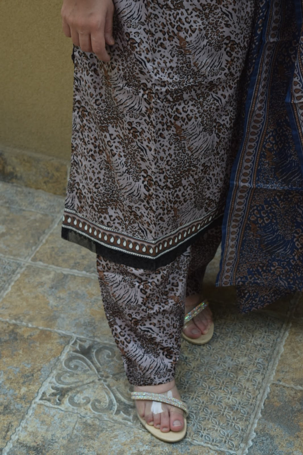 ZAREV Leopard Print 3-Piece Stitched Lawn Suit with Indigo Dupatta