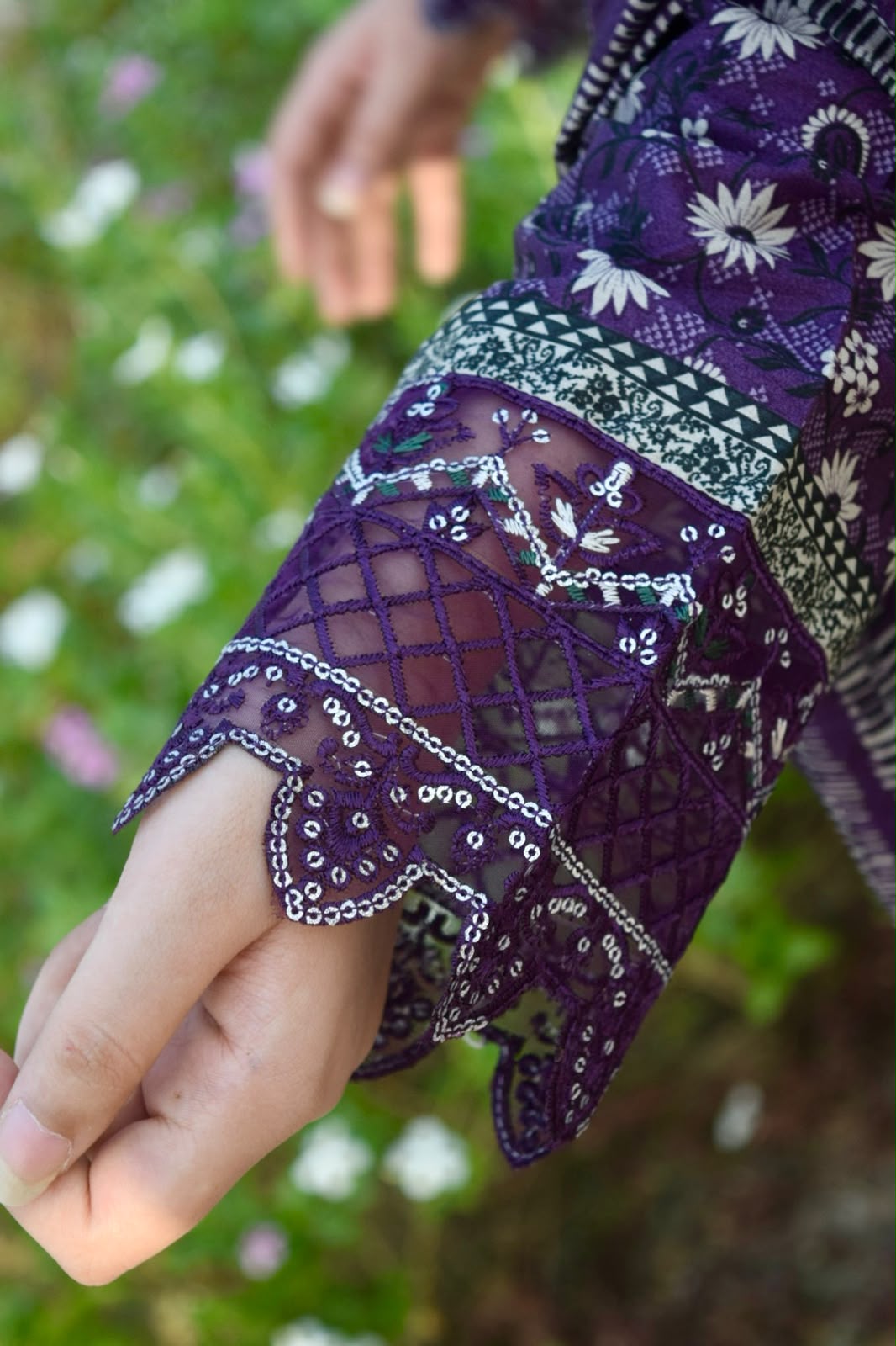 ZAREV Aubergine Purple Embroidered Lawn 3PC Suit with Striped Dupatta