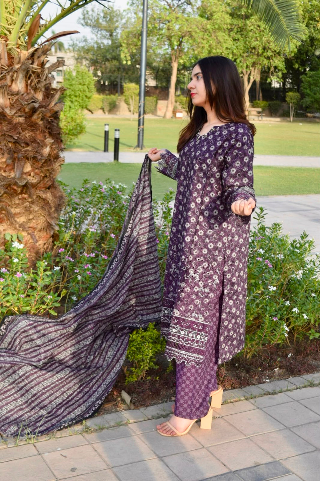 ZAREV Aubergine Purple Embroidered Lawn 3PC Suit with Striped Dupatta