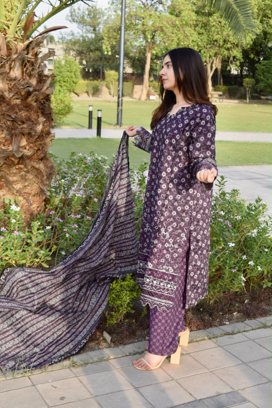 ZAREV Aubergine Purple Embroidered Lawn 3PC Suit with Striped Dupatta